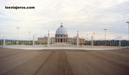 Basilica de San Pedro en Costa de Marfil, Africa 🗺️ Foros de Google Earth y Maps - Foro África