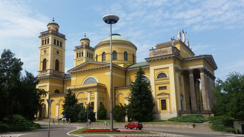 Catedral basílica de San Juan - Eger, Viajar a Hungría: Qué ver, ciudades, rutas e itinerarios 3