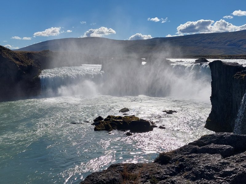 Godafoss vista desde su orilla izquierda, Godafoss: la cascada de los dioses - Norte de Islandia 1