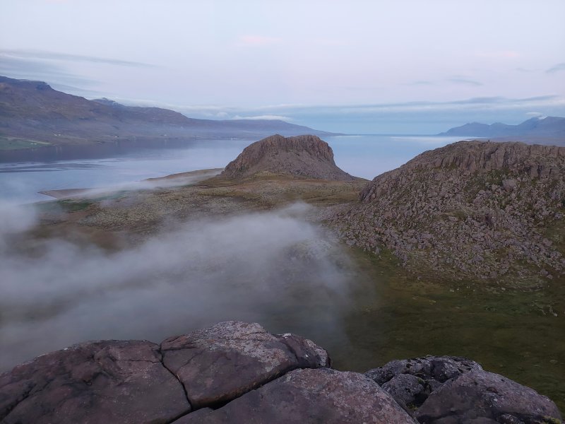 La niebla se comienza apoderar de los fiordos del este - Hólmanes Nature Reserve, Fiordos del Este de Islandia (East Fjords): visitas, ruta 0