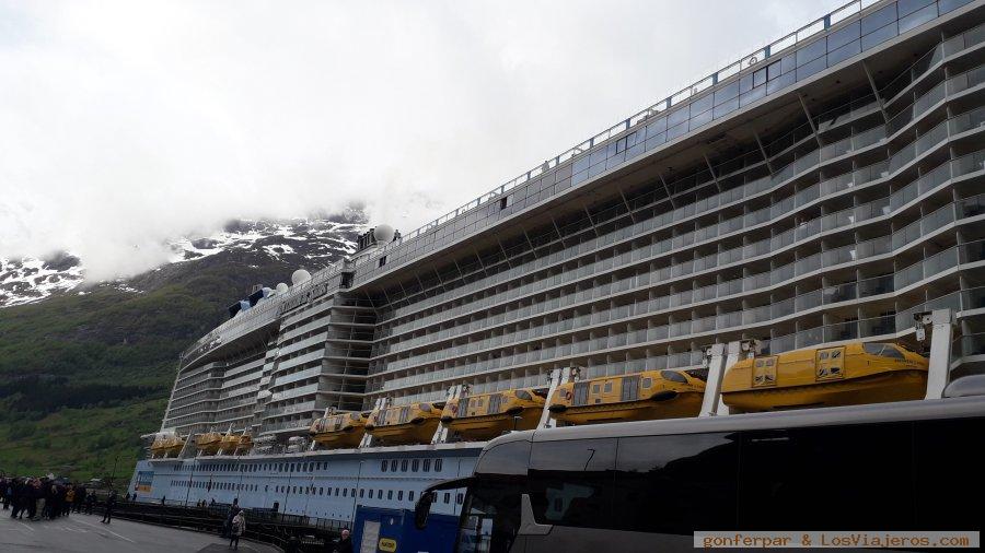 Puerto de Olden. Excursiones, Glaciar Briksdal - Fiordos