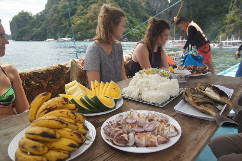 Comida en el barco durante una excursion en El Nido, FILIPINAS: GASTRONOMÍA, RESTAURANTES 0