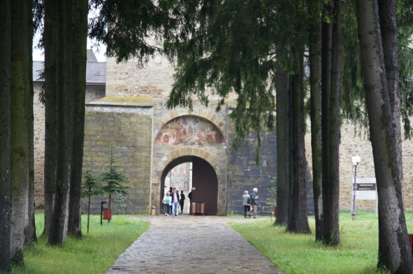 Entrada al monasterio de SUcevita, Bucovina: Iglesias pintadas Moldavia e itinerarios -Rumania 1