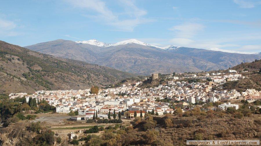 Velez de Benaudalla con Sierra Nevada y las Alpujarras al fondo, Ruta de Los Guájares: Vélez de Benaudalla a Béznar - Granada