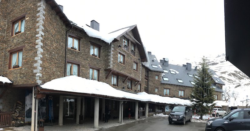 Nieve en los tejados ... coches alejados., Valle de Arán / Vall d'Aran - Lérida (Pirineos, Lleida) 2