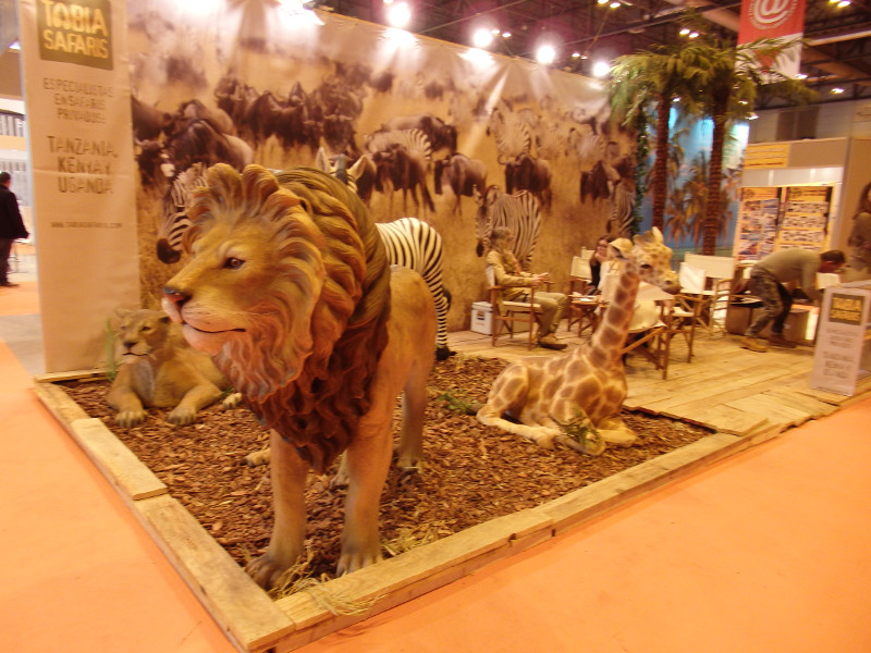 Media selva africana en el stand de Tabia, Contrastes de Fitur: la maza y la pluma 0, FITUR - Feria Internacional del Turismo - Madrid