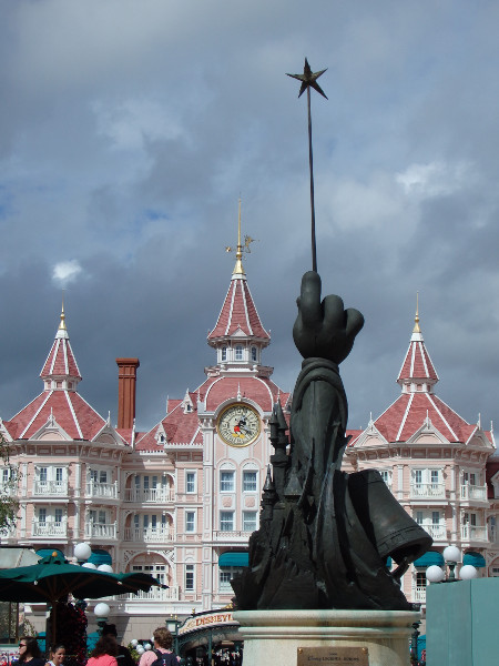 Único palo permitido en los parques de Disneyland Paris, Disneyland París: consejos, que hacer, horarios, tiempo