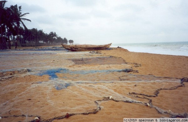 Playas de Aneho - Togo
Aneho fue la primera capital de Togo, bajo dominio alemán. Redes tendidas en la playa.
