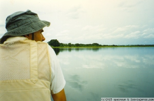 Lago Tengrela - cerca de Banfora
Yo mismo en canoa por el Lago Tengrela, unos días después de haber superado la malaria, pero aun muy débil.
