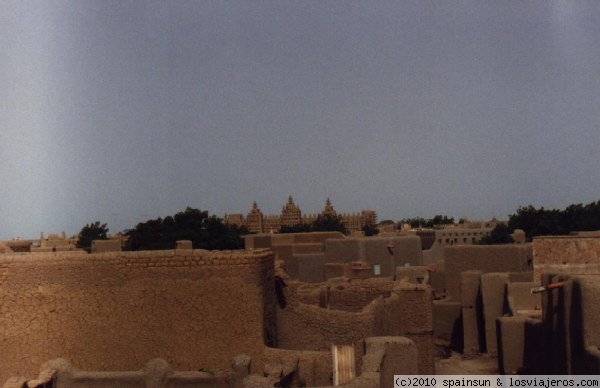 Tejados de Djene
Vista de los tejados de la ciudad de Djene... una ciudad de barro.
