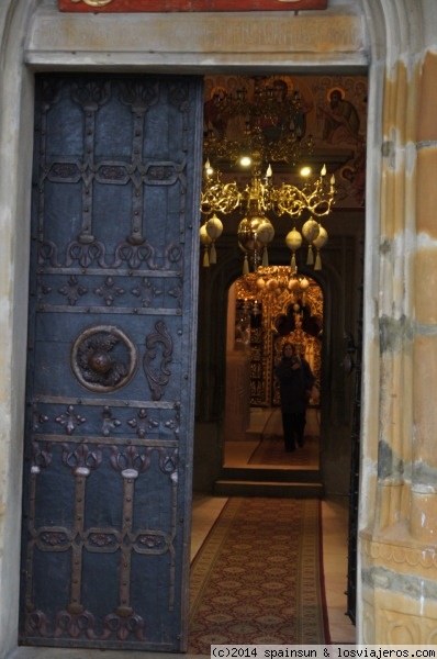 Puerta de entrada a la Iglesia del Monasterio de Putna - Bucovina - Rumania