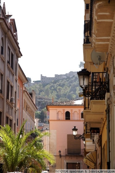 Calle de Xativa - Valencia
Una calle típica del centro de Játiva: estrecha y con el castillo al fondo.
