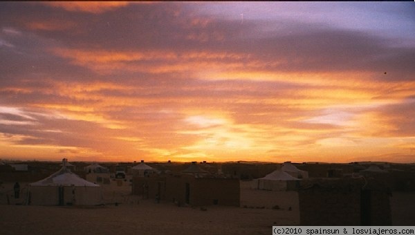 Atardece en el Sahara
Ultimas luces sobre los campamentos de refugiados de Tindouf
