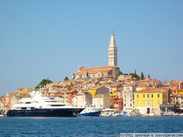 Rovinj - Istria
Vista de Rovinj (Rovino), otro de los muchos enclaves venecianos en la costa adriática y una de las ciudades con mas encanto del país.
