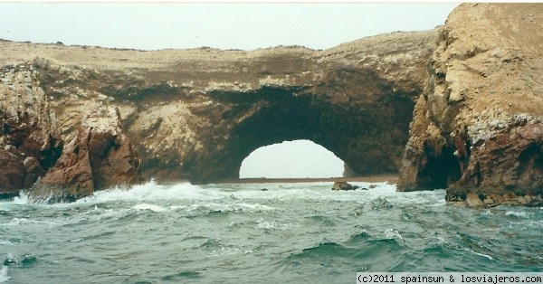 Arco en Islas Ballestas - Pisco
Cerca de Pisco y Paracas están las Islas Ballestas, un paraiso para ver leones marinos y pajaros.
