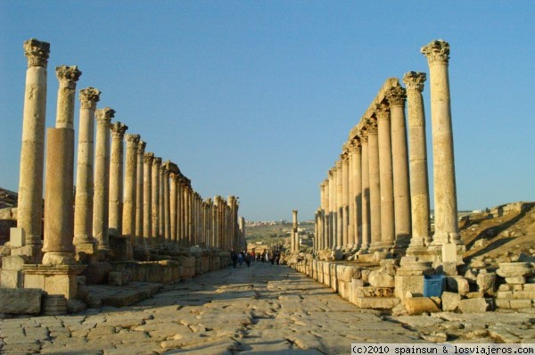 Ciudad Romana de Jerash
Jerash o Gerasa, en el norte de la actual Jordania, fue una gran ciudad de Roma y muestra de ello lo smagnificos edificios de la época.
