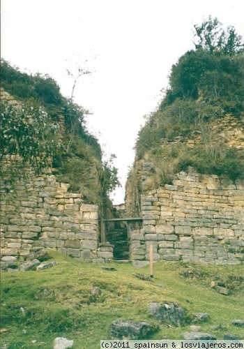 Kuelap - Chachapoyas
Muro exterior y entrada a la ciudad-fortaleza de Kuelap.
