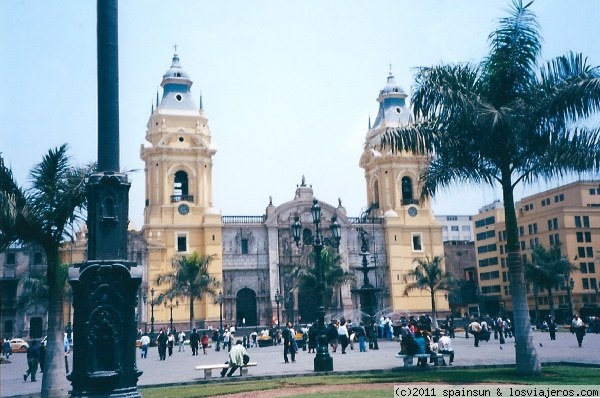 Catedral de Lima
Catedral de Lima, Peru. En ella estan también muchas de las tumbas de los conquistadores, incluida una pequeña capilla dedicada al fundador de la ciudad: Francisco de Pizarro.
