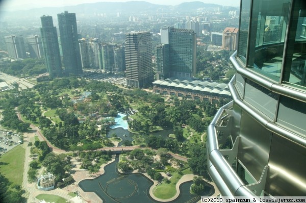 Kuala Lumpur desde las Torres Petronas
Vista de Kuala Lumpur desde el puente entre ambas torres.
