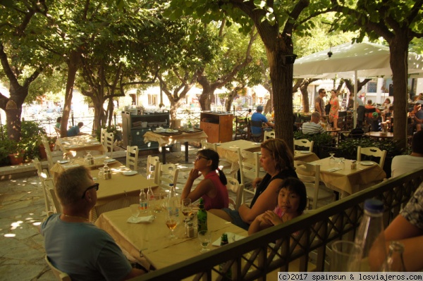 Terrazas del Barrio de Plaka, Atenas
Almorzando en un restaurante del casco antiguo.
