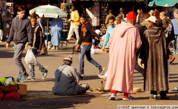 El encantador de serpientes - Marrakech
¿Porque será que todo el mundo me mira mal? La cobra parece que es la única que mira con ojos tiernos al encantador.
