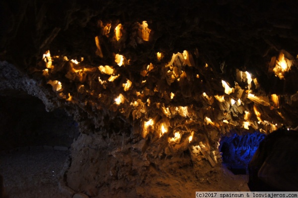 Cristales iluminados en la cueva del Sanabrio, Huete, Cuenca
El Cristal de Hispania, vuelve a brillar siglos después, en esta mina romana abandonada.
