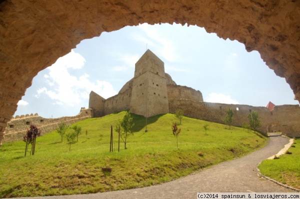 Fortaleza de Rupea - Brasov
La fortaleza de Rupea está magníficamente restaurada. La fortaleza esta situada en un importante cruce de vias y esta a mitad de camino entre Brasov y Sighisoara.
