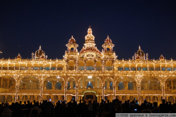 Palacio Real Iluminado - Mysore, Karnataka
Palacio Real de Mysore iluminado por miles de bombillas
