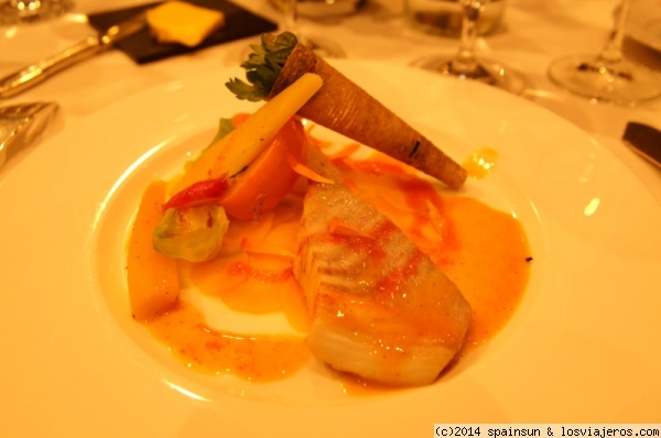 Arquitectura culinaria en un restaurante con estrella Michelín de de Dijon
Da pena comer este plato en el restaurante de Jean Pierre Billoux (Restaurant Le Pré aux Clercs). ¡Es tan bonito! Pues aun mejor el sabor.
