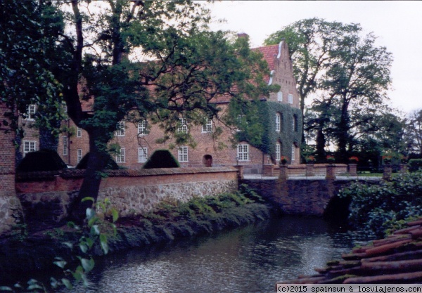 Castillo de Bakaskog
Castillos construido en el S XVII como monasterio y residencia de verano de la familia real. Reocnvertido actualmente en hotel y lugar de bodas
