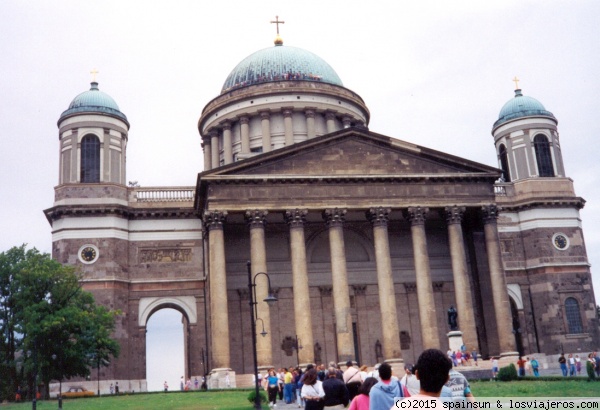 Catedral de Esztergom
La Catedral de Esztergom es el edificio mas grande de Hungria y centro religioso del país.
