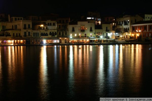 Puerto veneciano de Chania - Creta
El puerto veneciano es el corazón de la ciudad vieja de Hania. El puerto esta plagado de hoteles y restaurantes, para todo gusto y bolsillo.
