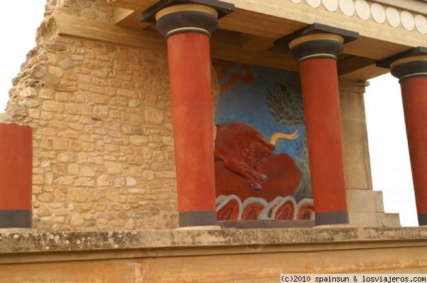 Palacio de Knossos
El mas importante resto de la cultura Minoica es el Palacio de  Knossos, el de la leyenda del Laberinto del Minotauro.

