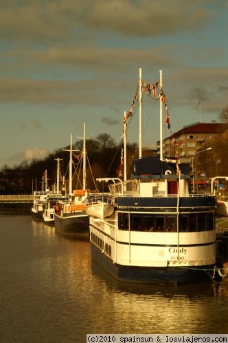 Barcos en Turku
Barcos atracados en el río en Turku.
