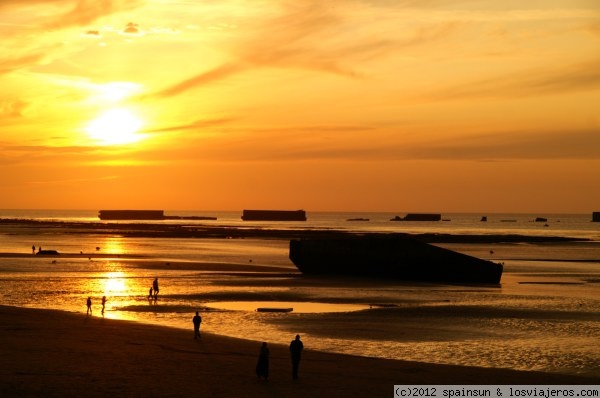 Playas del desembarco de Normandia
Gigantescos bloques de cemento en la playa de Arromanches, el dia B llamada Gold.
