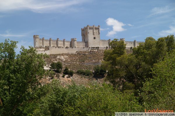 Castillo de Peñafiel - Valladolid
Dominando la ciudad de Peñafiel, se alza su imponente castillo medieval.
