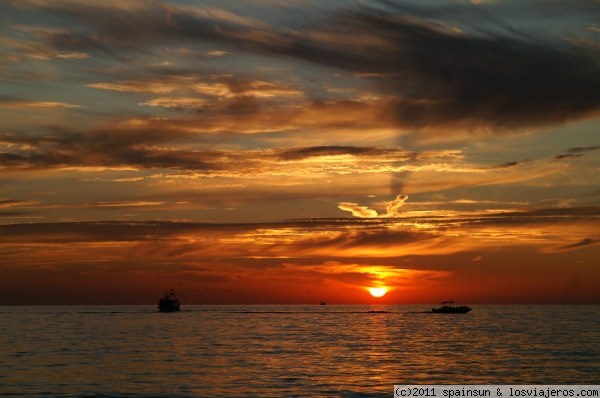 Barcos al atardecer - Istria
Barcos navegando por el Adriático al atardecer.
