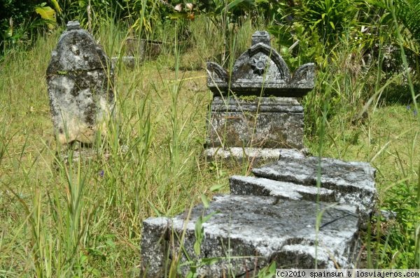 Cementerio Pirata de Sainte Marie
Vive intenso y muere joven. Por cierto, como pican en este lugar los mosquitos tigre.
