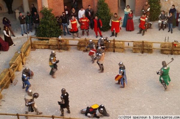 Combate Medieval en Belmonte - Cuenca
Dos equipos luchando durante los entrenamientos de Combate Medieval en el Castillo de Belmonte - Cuenca
