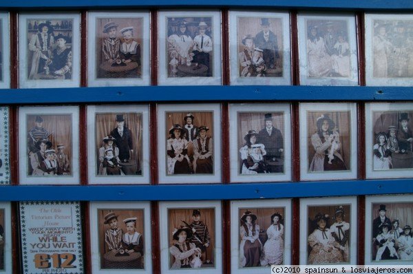 Fotos victorianas
Fotos de epoca expuestas en el muelle de madera de Llandudno.
