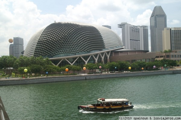 Bahía de Singapur
La Bahia de Singapur y el centro cultural Theaters in the Bay.
