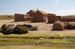 Casas de adobe junto a la Laguna Negra, Potosí