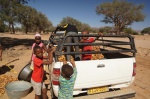 Familia recogiendo frutos de Ana Tree en De Riet, Huab River, Twyfelfontein, Damaraland
Familia, Riet, Huab, River, Twyfelfontein, Damaraland