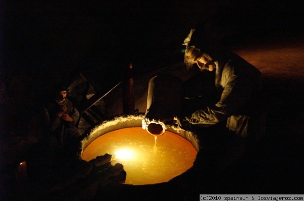 Mina de Sal de Wielitza
Esta mina de sal es parte del patrimonio histórico de Polonia. La mina ha sido declarada Patrimonio de la Humanidad por la UNESCO y en ella se ha trabajado durante 900 años perforando 200 kilómetros de túneles. En la imagen varios muñecos simulando trabajos de la mina.
