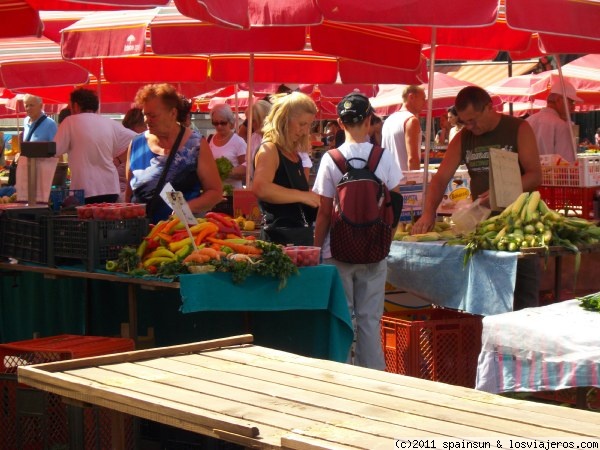 Mercado en Zagreb
Mercado en plena ciudad vieja de Zagreb
