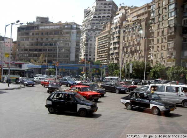 tráfico en El Cairo
un caos para cruzar las calles
