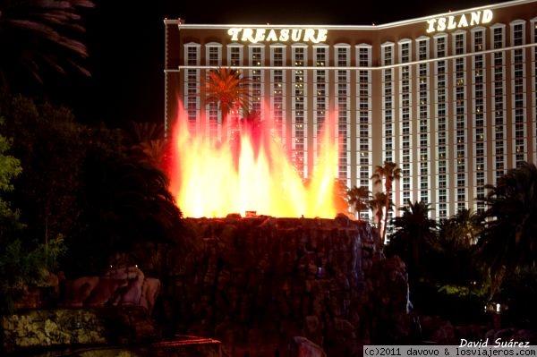 Erupción
Erupción del volcán en el hotel Mirage (Las Vegas)
