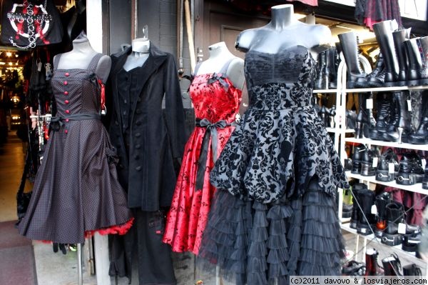 Vestidos
Ropa en tienda gótica en Candem Town
