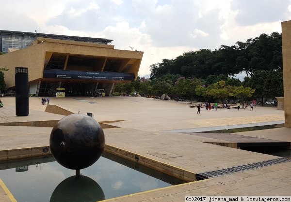 Parque de los Deseos, Casa de la Música y Planetario
Parque de los Deseoas, la Casa de la Música al fondo y a la izquierda el Planetario
