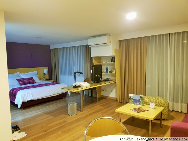 Hotel Novelty Suites
Habitación muy amplia con tres ambientes, dormitorio, salón y cocina
